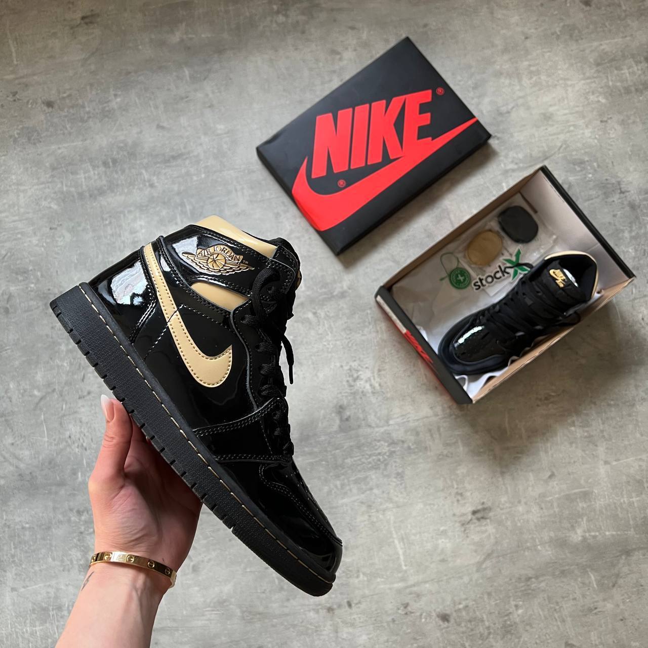 Air Jordan 1 High Black Metallic Gold